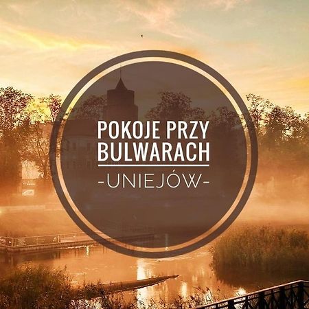 Pokoje Przy Bulwarach Uniejow Bagian luar foto