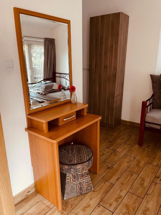 Pokoje Przy Bulwarach Uniejow Bagian luar foto
